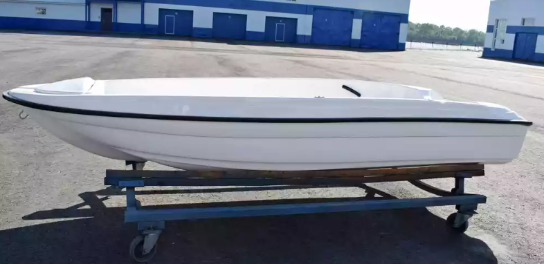 Стеклопластиковая лодка Пингвин (тримаран) в Пскове