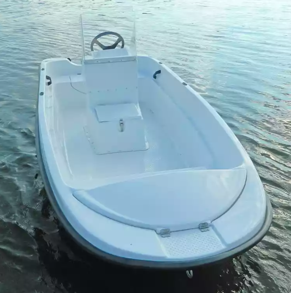 Стеклопластиковая лодка Пингвин с консолью (тримаран) в Пскове