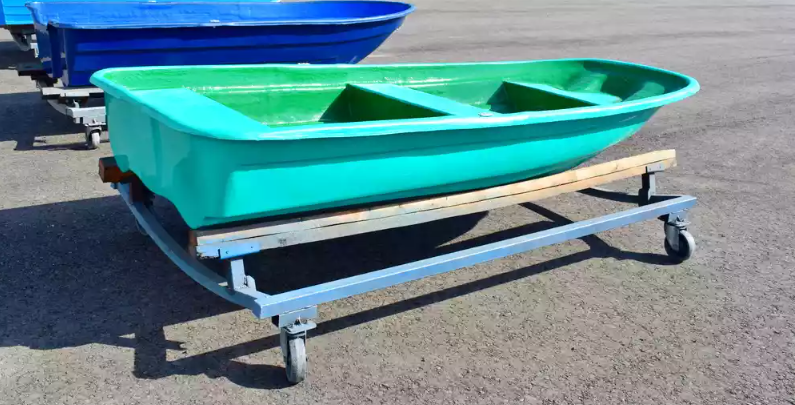 Стеклопластиковая лодка Старт (тримаран) в Пскове