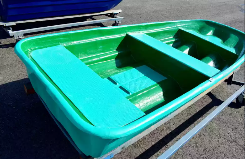 Стеклопластиковая лодка Старт (тримаран) в Пскове