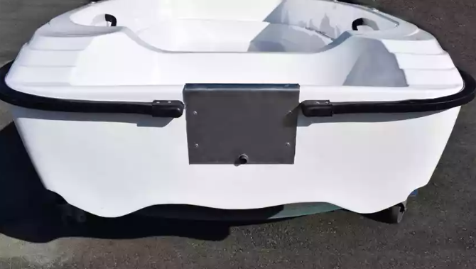 Стеклопластиковая лодка Пингвин (тримаран) в Пскове