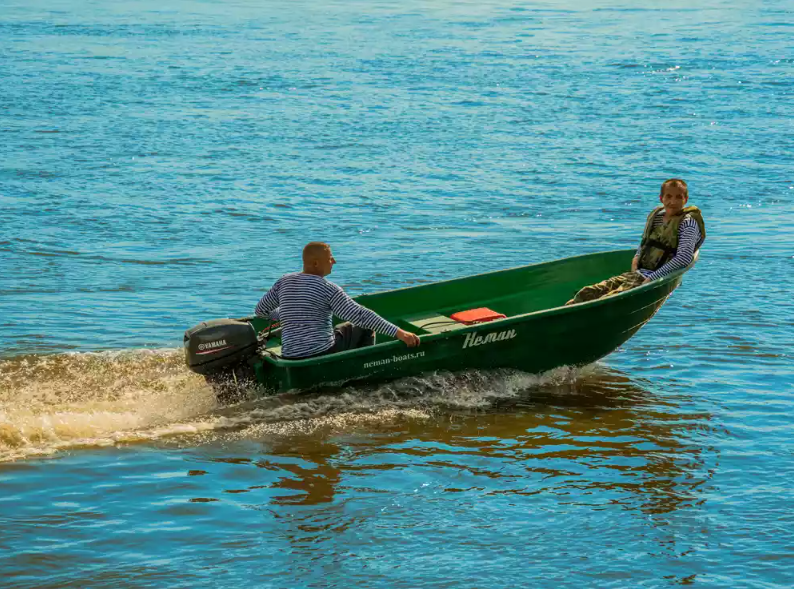 Стеклопластиковая лодка Neman-340 (тримаран) в Пскове