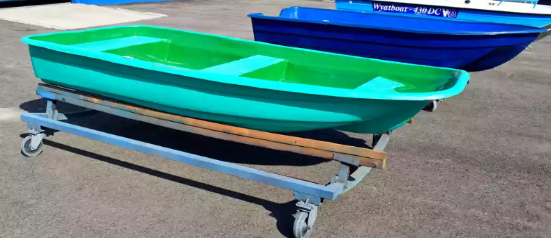 Стеклопластиковая лодка Старт (тримаран) в Пскове