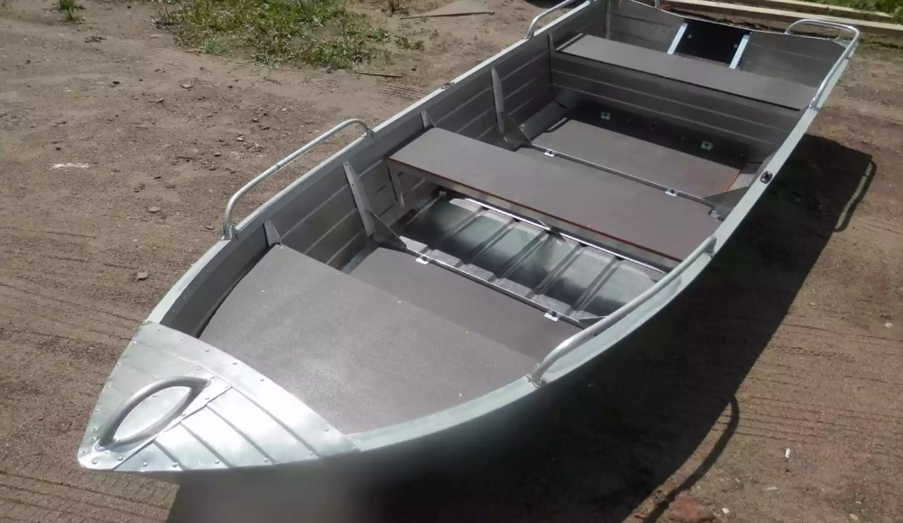 Алюминиевая лодка Вятка-Профи 32 в Пскове