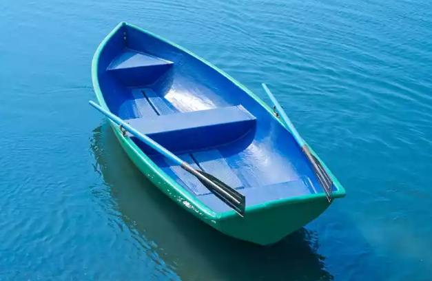 Стеклопластиковая лодка Дельфин в Пскове