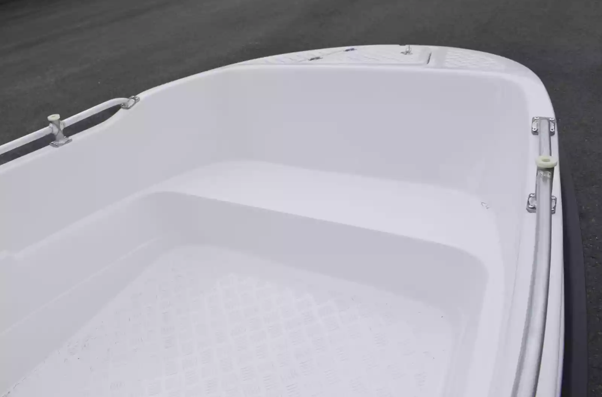 Стеклопластиковая лодка Пингвин New (тримаран) в Пскове