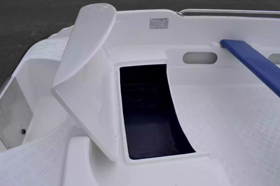 Стеклопластиковая лодка Пингвин New (тримаран) в Пскове