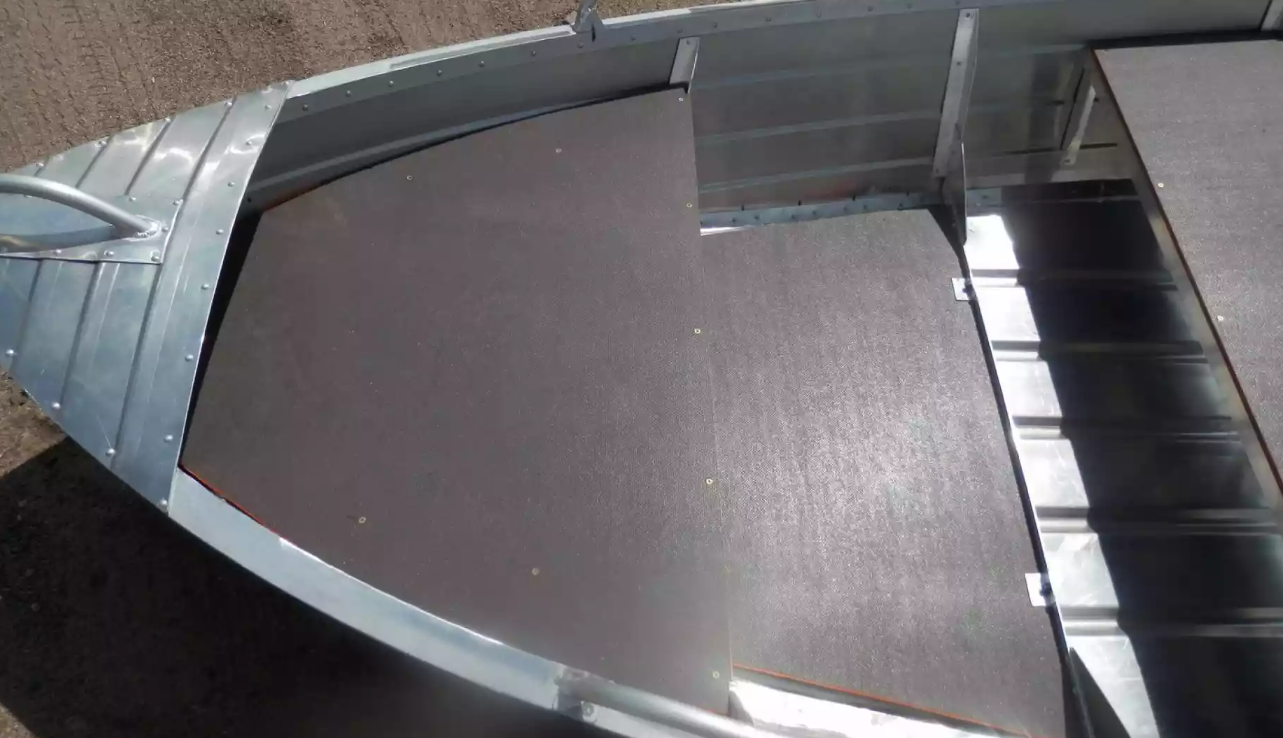 Алюминиевая лодка Вятка-Профи 32 в Пскове