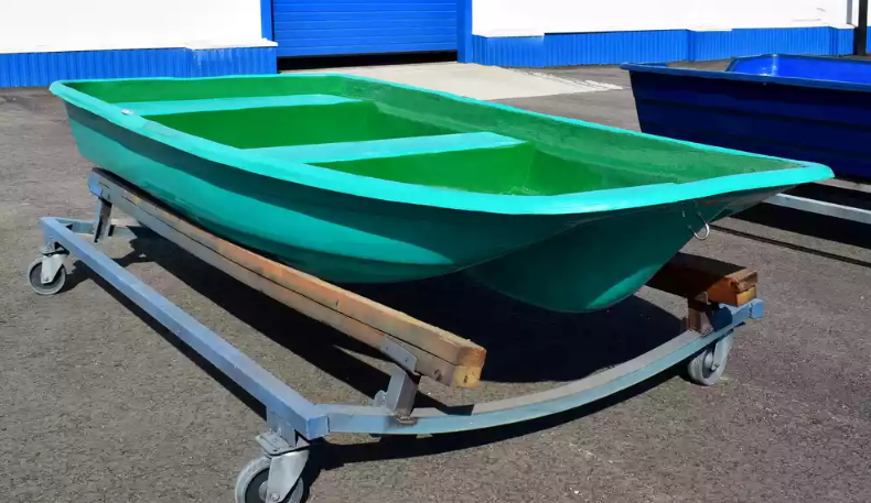 Стеклопластиковая лодка Старт (тримаран) в Пскове