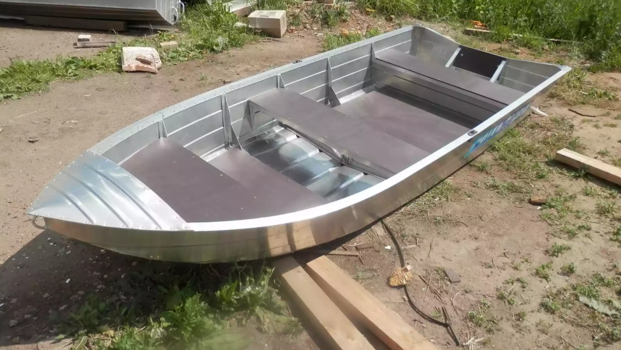 Алюминиевая лодка Вятка-Профи 32 в Пскове