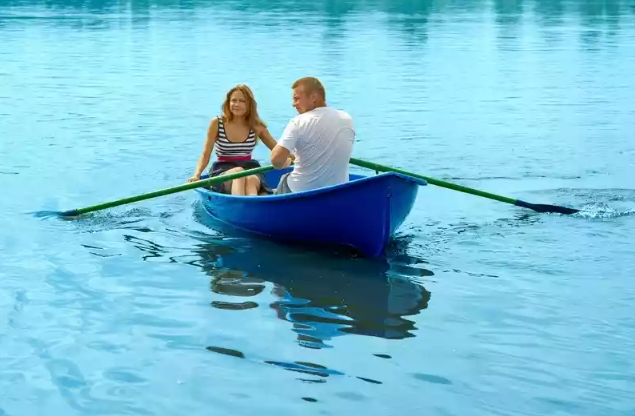 Стеклопластиковая лодка Дельфин в Пскове