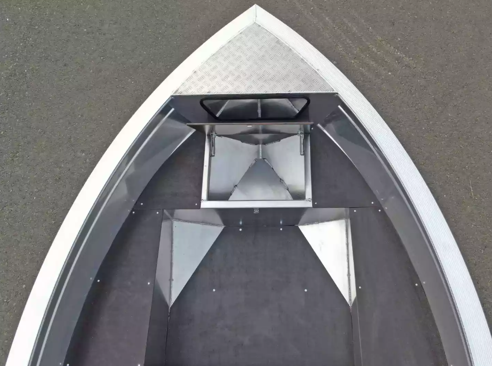 Алюминиевая лодка  Неман-420 в Пскове