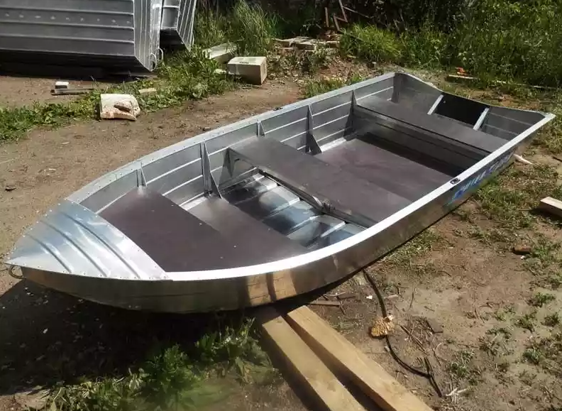 Алюминиевая лодка Вятка-Профи 37 в Пскове