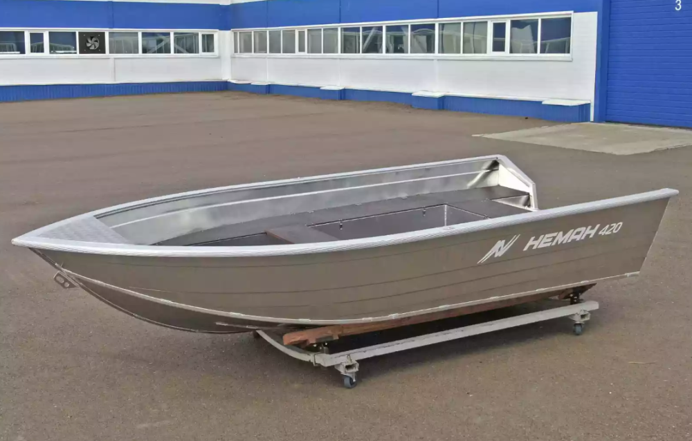 Алюминиевая лодка  Неман-420 в Пскове