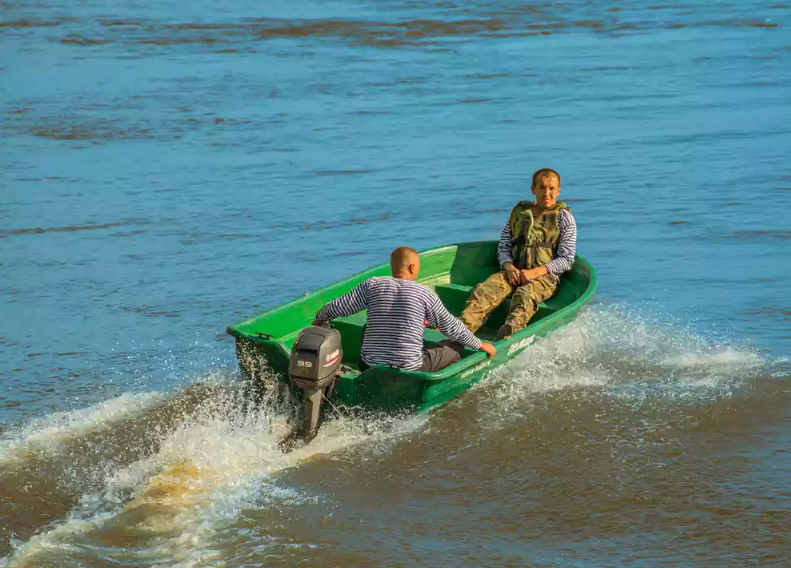 Стеклопластиковая лодка Neman-340 (тримаран) в Пскове