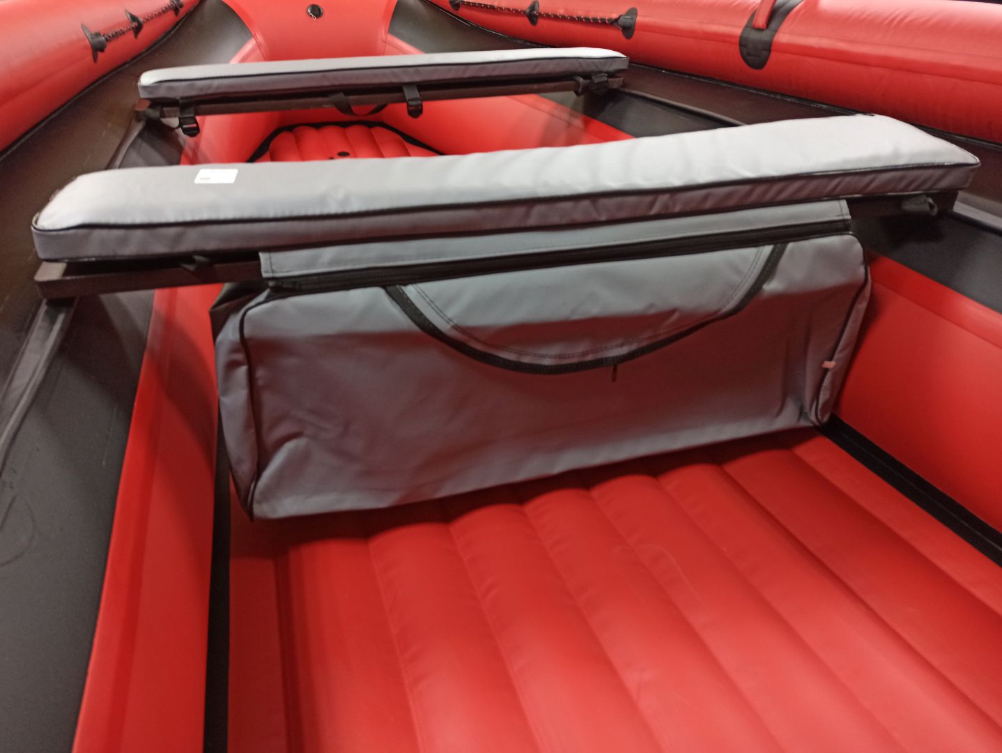 КОМПЛЕКТ МЯГКИХ НАКЛАДОК С СУМКОЙ ДЛЯ ЛОДОК 90Х20 СЕРЫЙ в Пскове