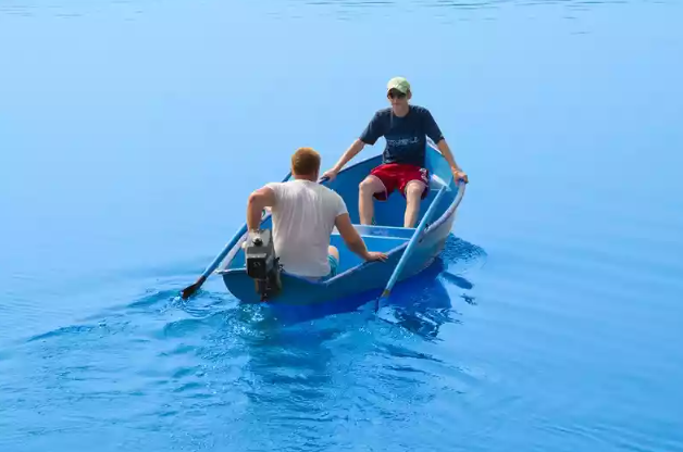 Стеклопластиковая лодка Омуль в Пскове