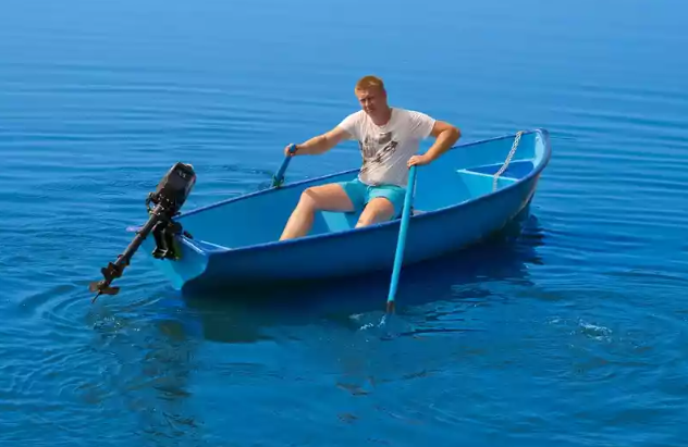 Стеклопластиковая лодка Омуль в Пскове