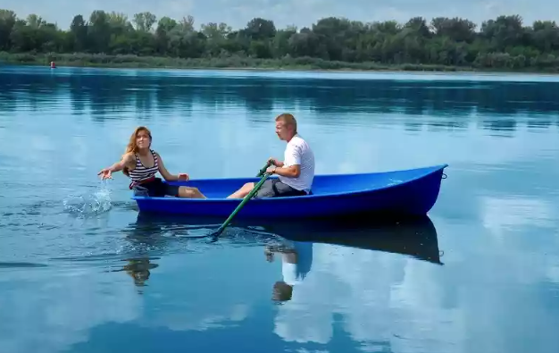 Стеклопластиковая лодка Дельфин в Пскове