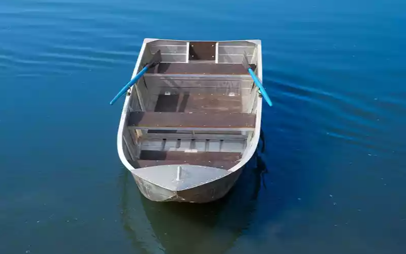 Алюминиевая лодка Вятка-Профи 37 в Пскове