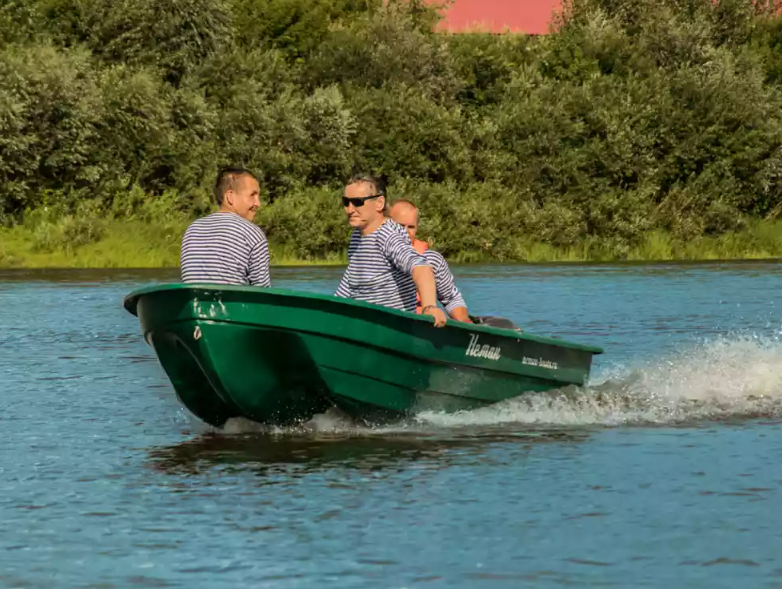 Стеклопластиковая лодка Neman-340 (тримаран) в Пскове