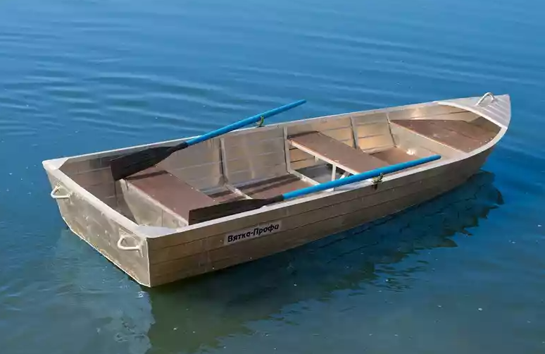 Алюминиевая лодка Вятка-Профи 32 в Пскове