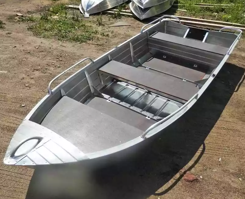 Алюминиевая лодка Вятка-Профи 37 в Пскове