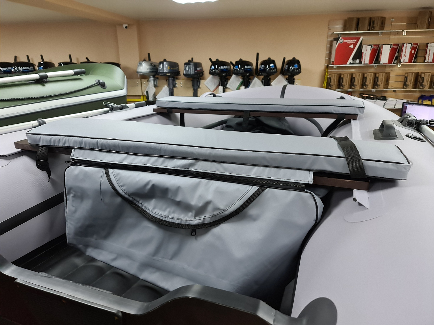 КОМПЛЕКТ МЯГКИХ НАКЛАДОК С СУМКОЙ ДЛЯ ЛОДОК 90Х20 СЕРЫЙ в Пскове