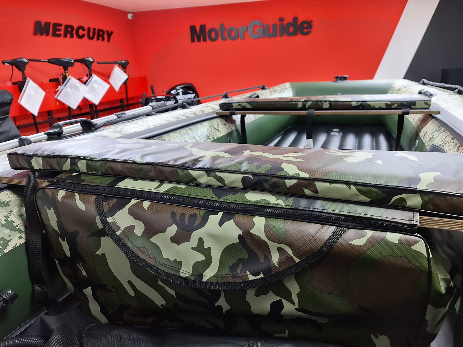 КОМПЛЕКТ МЯГКИХ НАКЛАДОК С СУМКОЙ ДЛЯ ЛОДОК 105Х20 КАМУФЛЯЖ в Пскове