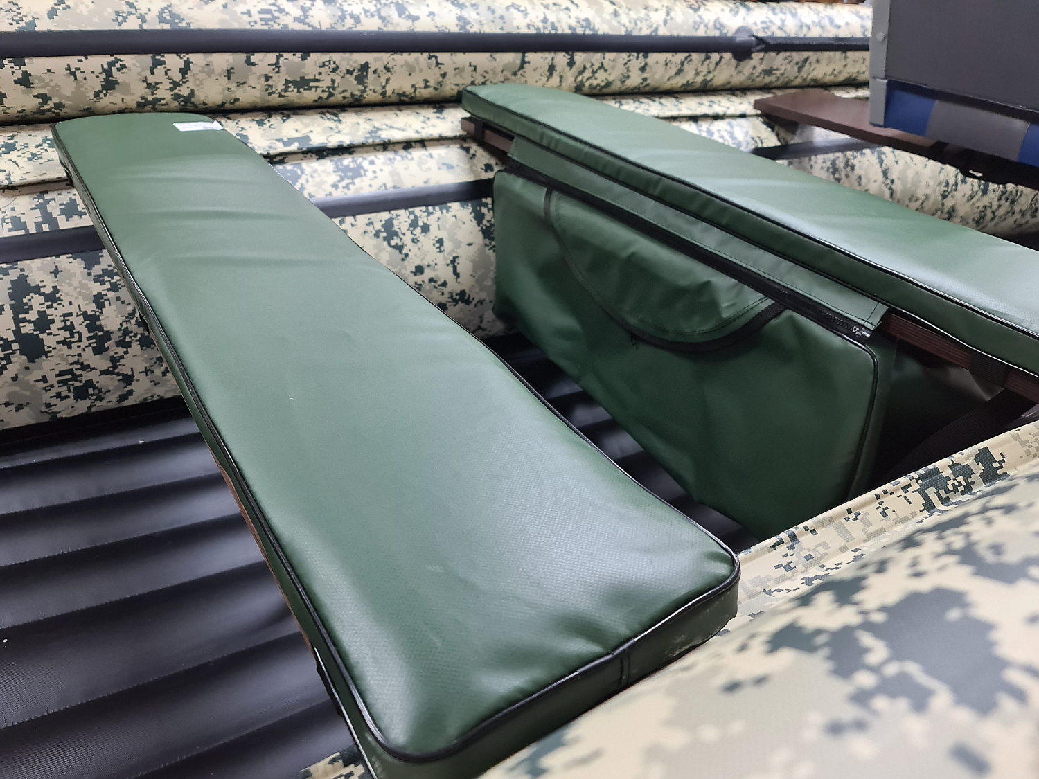 КОМПЛЕКТ МЯГКИХ НАКЛАДОК С СУМКОЙ ДЛЯ ЛОДОК 110Х20 ЗЕЛЕНЫЙ в Пскове